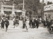 Įėjimas į parodą ties K. Donelaičio ir Parodos gatvių sankirta. Kaunas, 1930 m. birželio 18 – 22 d. Fot. V. Džiugelis. Iš A. Čiupkovo rinkinio