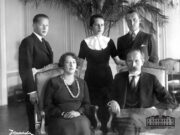 Prezidentas Antanas Smetona su šeima: žmona Sofija Smetonienė, sūnus Julius, dukra Marija Smetonaitė-Valušienė ir žentas pulkininkas Aloyzas Valušis. Kaunas, 1934. LCVA