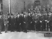 Prezidentas Kazys Grinius vizito Klaipėdoje metu su Klaipėdos valdžios atstovais ir karininkais. Klaipėda, 1926 m. LCVA