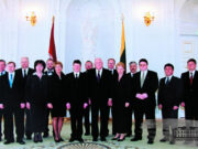 Prezidentas Rolandas Paksas kartu su Algirdo Mykolo Brazausko vadovaujama Vyriausybe, 2003 m.