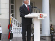 Prezidento Valdo Adamkaus kalba po inauguracijos, 2004 m. liepos 12 d. Fot. Džoja Gunda Barysaitė