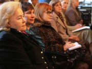 Konferenciją pradeda (iš kairės): Sofijos Čiurlionienės dukraitė Dalia Palukaitienė, konferencijos koordinatorė Aistė Pupininkaitė ir pirmoji pranešėja dr. Eglė Kačkutė. Kaunas, 2016 m. rugsėjo 30 d.