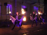 Įspūdingą ugnies ir pirotechnikos pasirodymą „Flaming Christmas story“ pristatė ugnies trupė „Ugnies valdovai“. Kaunas, 2016 m. lapkričio 26 d.