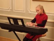 Koncertuoja Kauno 1-osios muzikos mokyklos jaunieji talentai. Kaunas, 2015 m. gruodžio 11 d.