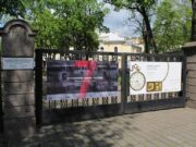 Fotografijų paroda „Septynios rūmų istorijos. Preliudija“ muziejaus sodelyje. Kaunas, 2021 m. gegužės 15 d.